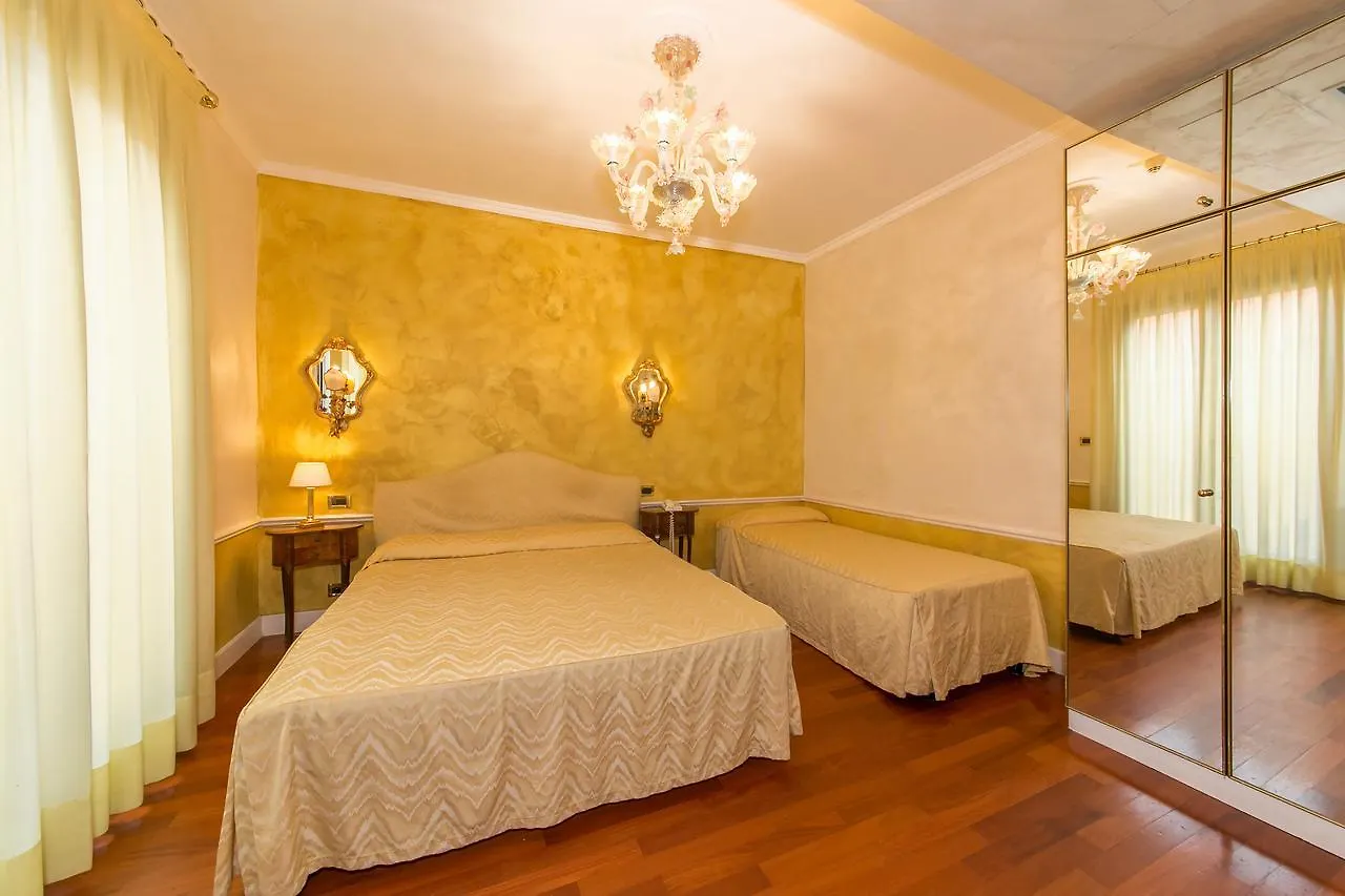 Hotel Pantalon Venice